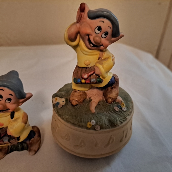 VINTAGE Schmid 1937 to 1987 50th Anniversary Disney Dopey music box with figure - Picture 3 of 7